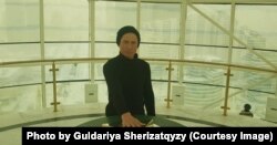 Әлімнұр Тұрғанбай Астанадағы Бәйтерек мұнарасының басында тұр (отбасы архивіндегі фото)