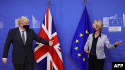 Урсула фон дер Лайен посреща Борис Джонсън в Брюксел