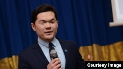 Айбек Теңизбаев.