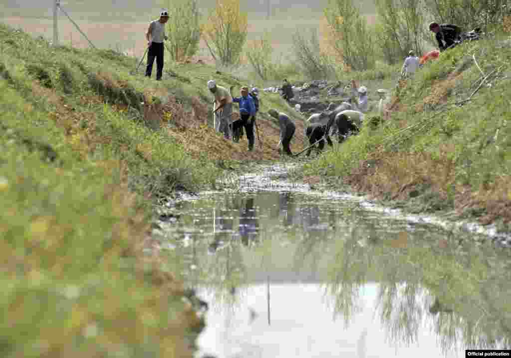 Ремонт коллекторно-дренажной системы в селе Тогуз-Булак в Иссыккульской области