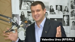 Deputatul Eugen Tomac în studioul Europei Libere