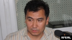 Равшан Жээнбеков.