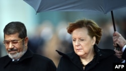 Mohamed Morsi i Angela Merkel