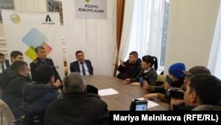 Активисты на встрече с чиновниками в акимате Западно-Казахстанской области. Уральск, 20 января 2020 года.