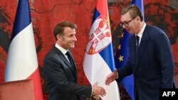Predsednik Francuske Emanuel Makron doputovao je u Beograd 29. avgusta. Prvi dan posete bio je rezervisan za bilateralni sastanak sa predsednikom Srbije Aleksandrom Vučićem.