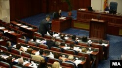 Seanca parlamentare ku u votua pro heqjes së imunitetit ndaj gjashtë deputetëve të VMRO-së