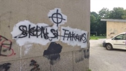 Nakon što aktivisti Centra za mlade "Kvart" iz Prijedora prekreče grafite neonacista, oni se ponovo pojave