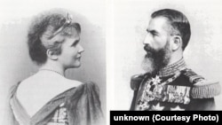 Regina Elisabeta și Regele Carol I la 10 Mai 1881, Ziua Proclamării Regatului. Trecerea de la domnitor/prinț la rege ținea de suveranitatea țării. Numai o țară liberă poate avea Rege. Or, independența câștigată în 1877-1878 tocmai fusese recunoscută de toate puterile Europei. 