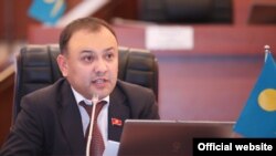 Депутат Таабалды Тиллаев.