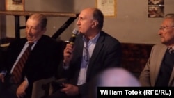 Paul Cornea, Ioan Bogdan Lefter și Emil Constantinescu la Cafenea critică, 19 4 2017, București