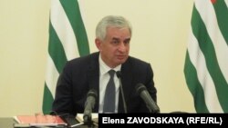 Рауль Хаджимба заявил, что отравление политика невыгодно в первую очередь действующей власти