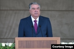 Тәжікстан президенті Эмомали Рахмонның өңделмеген суреті