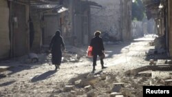 Civili i oštećene zgrade u Homsu, 2. lipanj 2012.