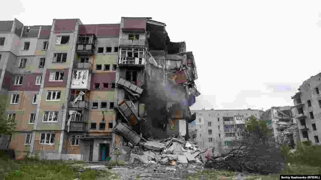 A DeepState térképe szerint az ukrajnai Donyecki területen található Csasziv Jar részben orosz csapatok által megszállt terület. A képen a Kanal városrész látható, amelyet 2024 júliusában foglaltak el. A városért folytatott harc 2023 májusában, Bahmut elfoglalása után kezdődött, és a mai napig tart