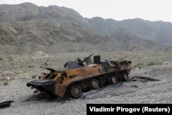 Cпалений бронетранспортер киргизьких сил поблизу водогону «Головной» біля села Кок-Таш. 5 травня 2021 року