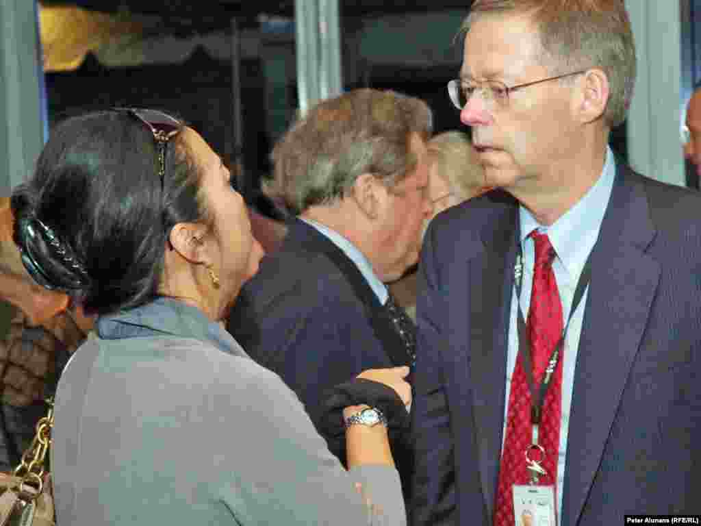 Radio Free Asia President Libby Liu (l) and Voice of America Director Danforth Austin (r), at RFE's 60th anniversary reception at the Newseum.