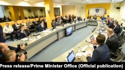 Foto nga një mbledhje e Qeverisë së Kosovës.