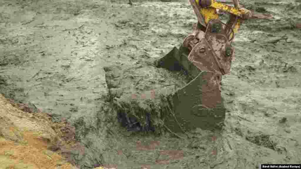 Olajszennyezés kárelhárítási munkálatok, Szigetszentmiklós, Ráckevei (Soroksári) Duna-ág. 2020.12.21