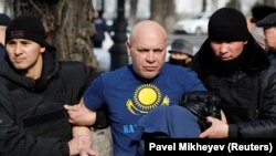 Учасники акцій вимагали зареєструвати опозиційні партії та припинити репресії проти критиків влади