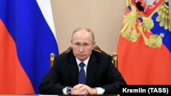 Президентът Владимир Путин по време на видеоконферентна връзка с членовете на Съвета за сигурност на Руската федерация, 6 ноември 2020 г.