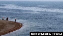 Ысык-Көл жээги. Архивдик сүрөт.
