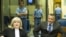Naser Orić i njegov advokat Vasvija Vidović u Haškom tribunalu nakon izricanja oslobađajuće presude.