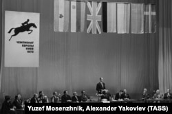 Україна. Принц Філіп, герцог Единбурзький, під час виступу на зібранні з нагоди відкриття Чемпіонату Європи з кінного триборства. Київ, вересень 1973 року