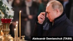 Орус президенти Владимир Путин Санкт-Петербург чиркөөсүндөгү диний жөрөлгө маалында, 7-январь 2019-жыл.