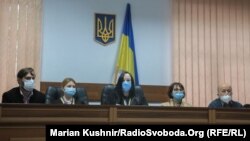  У суді також привели до присяги обраних присяжних 