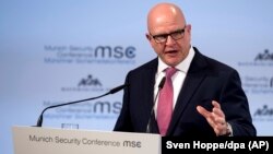 هربرت مک‌مستر معتقد است که ایران هر روز بیشتر به گروه‌های نیابتی می‌رسد.