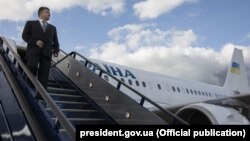 Президент України Петро Порошенко прибув з візитом до Великобританії, 18 квітня 2017 року