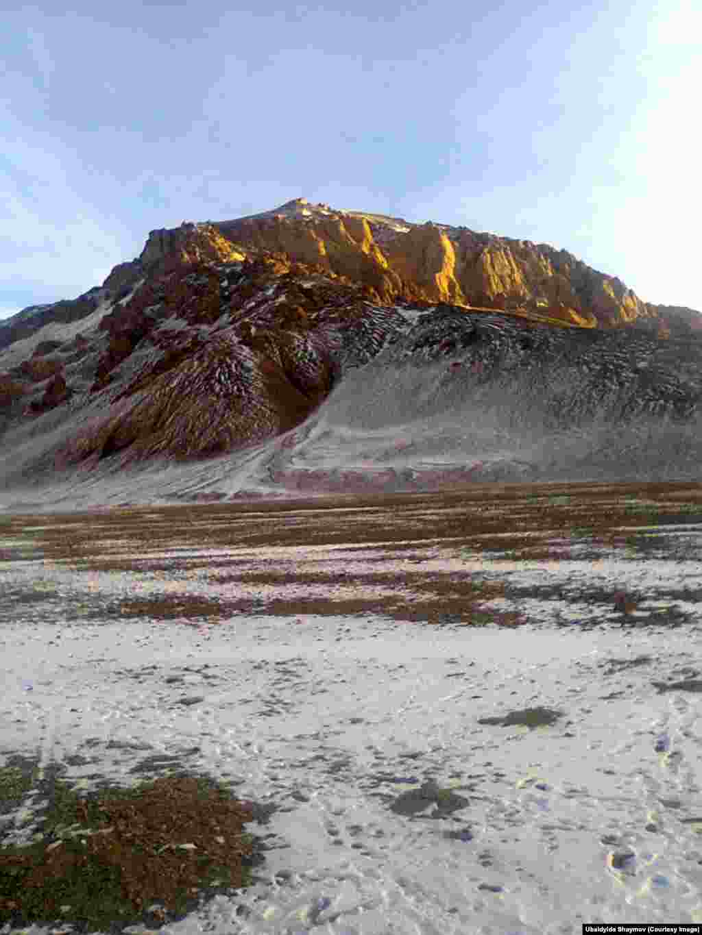 Aktam zoo, White House Rock in Murghab