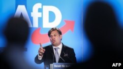 ماکسیمیلیان کِرا، نماینده حزب دست راستی آلترناتیو برای آلمان، که دستیار او به اتهام جاسوسی برای چین بازداشت شده است 