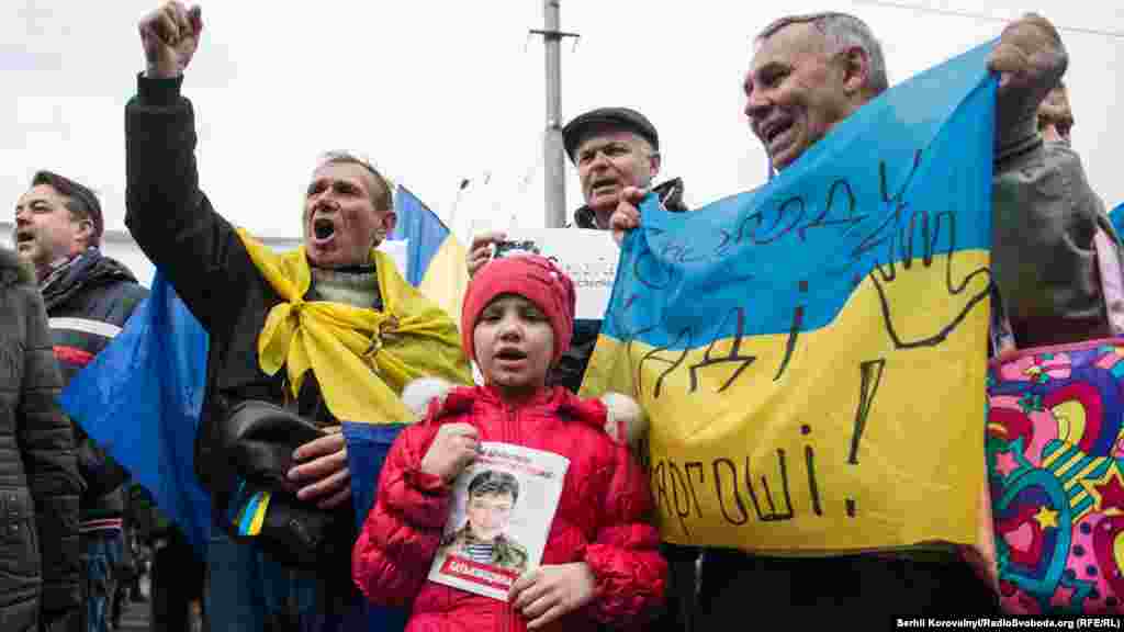 Активісти протестують біля російського посольства вже кілька днів поспіль