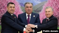 Садыр Жапаров, Эмомали Рахмон жана Шавкат Мирзиёев. Кожент шаары.