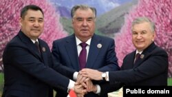 Садыр Жапаров, Эмомали Рахмон жана Шавкат Мирзиёев. Кожент шаары.