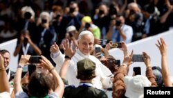 پاپ لئو چهاردهم در مراسم جشن جهانی جوانان در روم