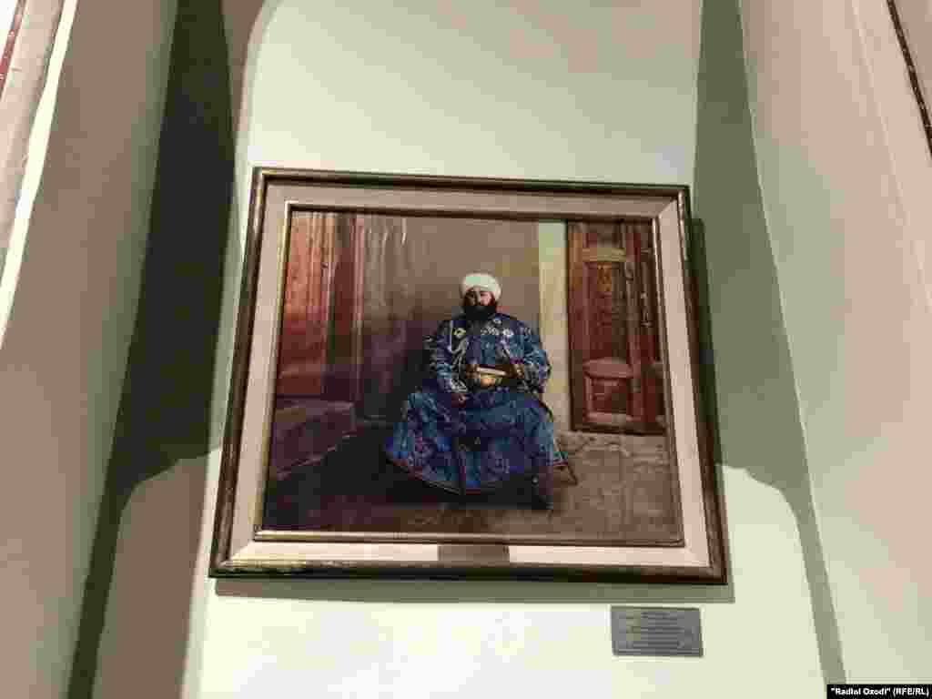 Акси амир Олимхон дар дохили арк