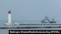 HMS Trent озброєний 30-міліметровою гарматою, двома звичайними кулеметами і двома шестиствольними «мініганами»
