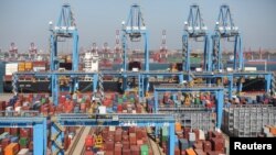 Кытайдын Циндао порту. 1-октябрь, 2018-жыл. 