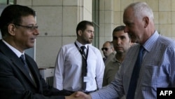 Shkencëtari suedez Ake Sellstrom (djathtas) gjatë një vizite të mëparshme në Damask