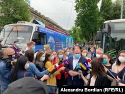 Primarul Ion Ceban la deschiderea primelor două centre mobile de vaccinare