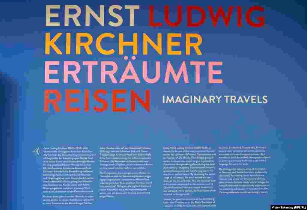 La intrarea la expoziția de la Bundeskunsthalle, Bonn