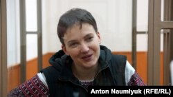 Надія Савченко під час засідання суду у Донецьку Ростовської області