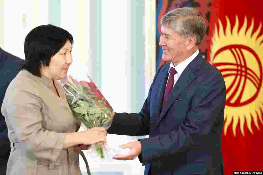 Назира Мамытова. В центре Джалал-Абада обеспечивала безопасность восьми пятиэтажных домов. Распределяла узбекские семьи среди кыргызских семей. Помогала одиноким старикам русских, татарских и немецких этносов. После событий жители ее выбрали председателем квартального комитета. Ежегодно на протяжении пяти лет 10 июня она организовывает поминальные мероприятия.&nbsp;