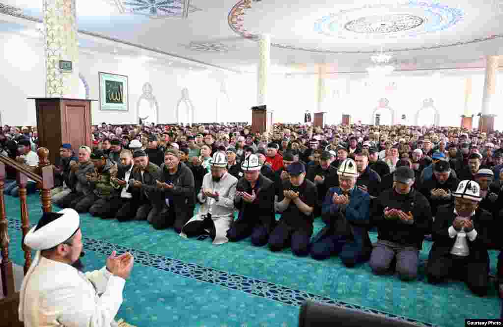 Қирғизистон, 6 июн. Президент Содир Ҷабборов дар намози ид иштирок мекунад