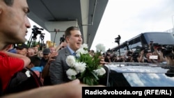Под выкрики «Миша, Миша» Саакашвили встречали его сторонники в киевском аэропорту Борисполь