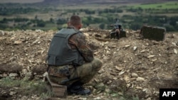 Український військовий поблизу Попасної, серпень 2015 року