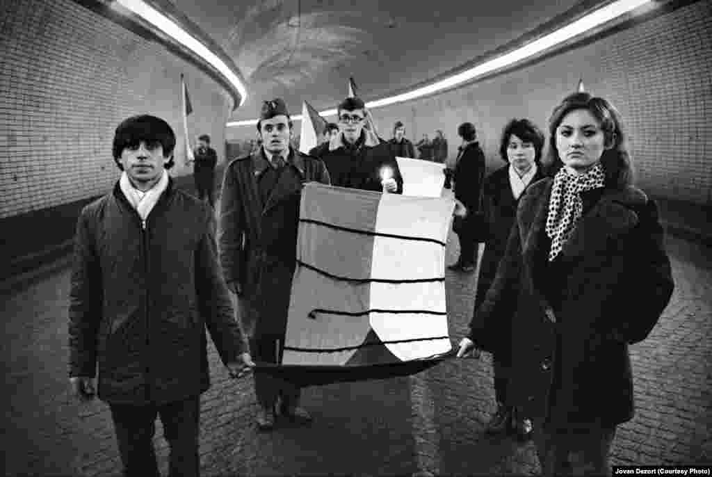 Manifestație de solidaritate cu&nbsp;Jan Palach, tânărul care s-a auto-incendiat pe 16 ianuarie 1969, în semn de protest față de ocupația sovietică. Praga, 17 ianuarie&nbsp;1969.&nbsp;
