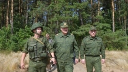 Александр Лукашенко посещает военный полигон возле Гродно